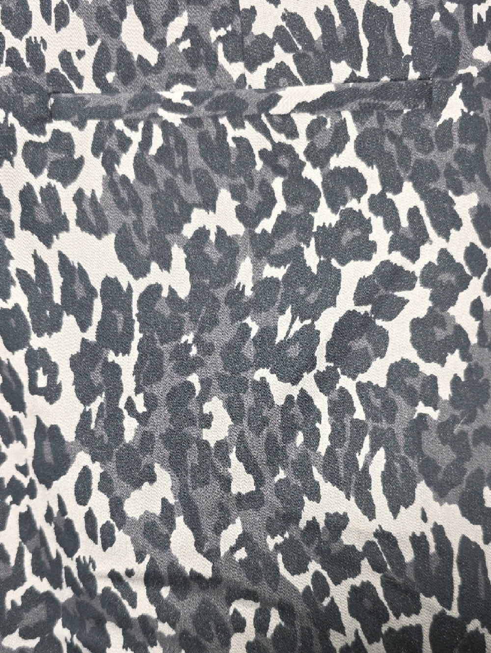 Isaac Mizrahi NY Leopard Print Shorts Size 16 Black Gray - Picture 8 of 8